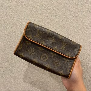 LOUIS VUITTON Monogram Florentine